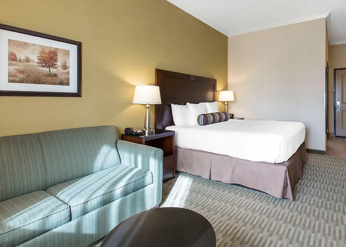 The Oaks Hotel & Suites
