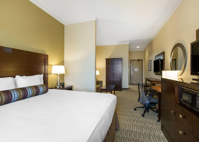 The Oaks Hotel & Suites